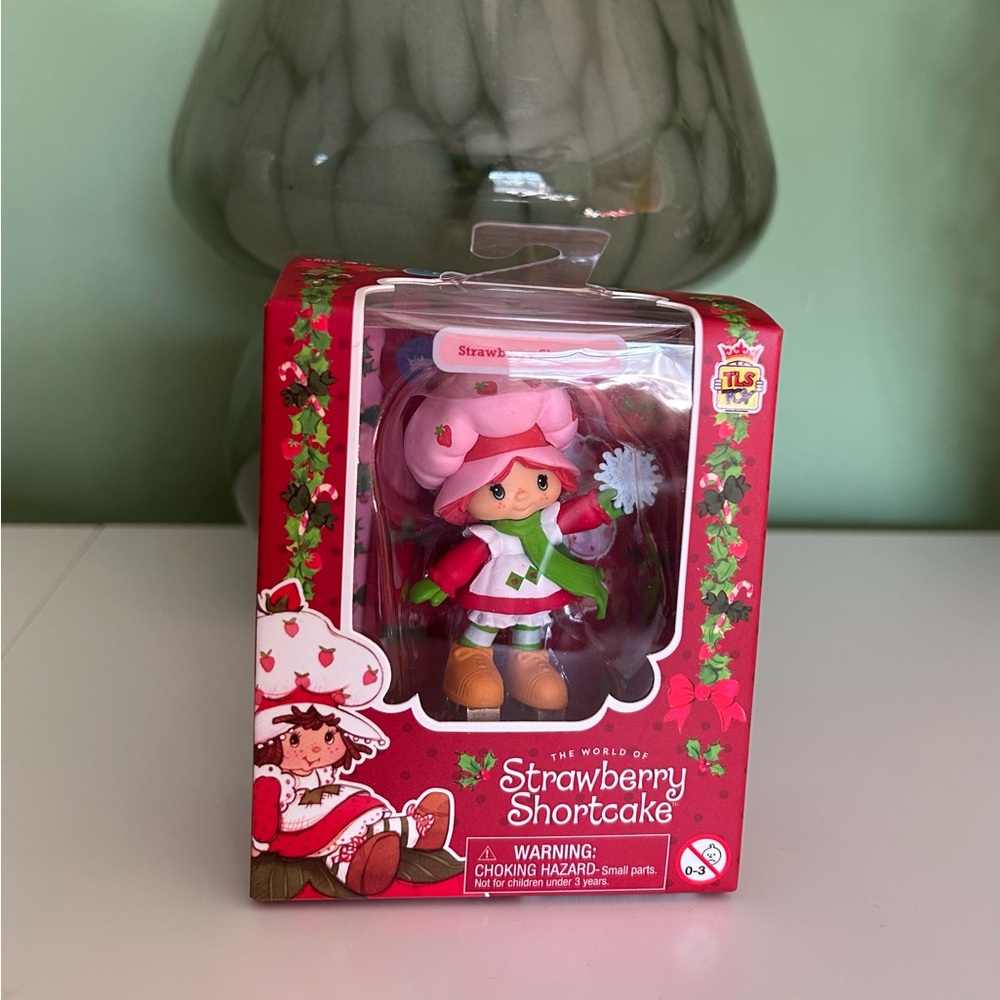 Strawberry Shortcake Figure CheeBee 🍓 - Picture 3 of 5